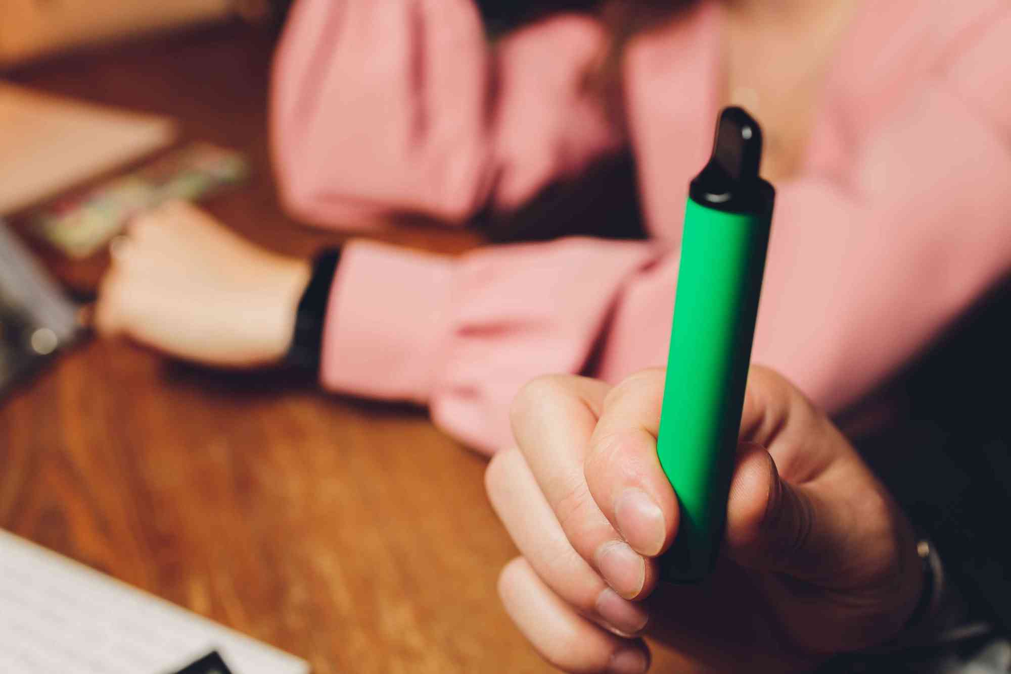 Is Vaping Illegal for Under 16 – A Real Solution or Just Vaping Hype