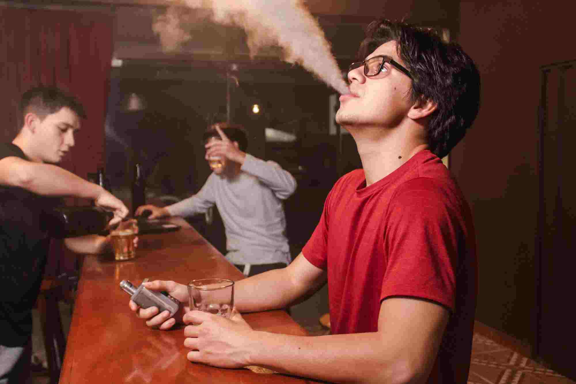 Vaping Meets Retro: The Revival of Vape-Inspired Vintage Street Style in 2025